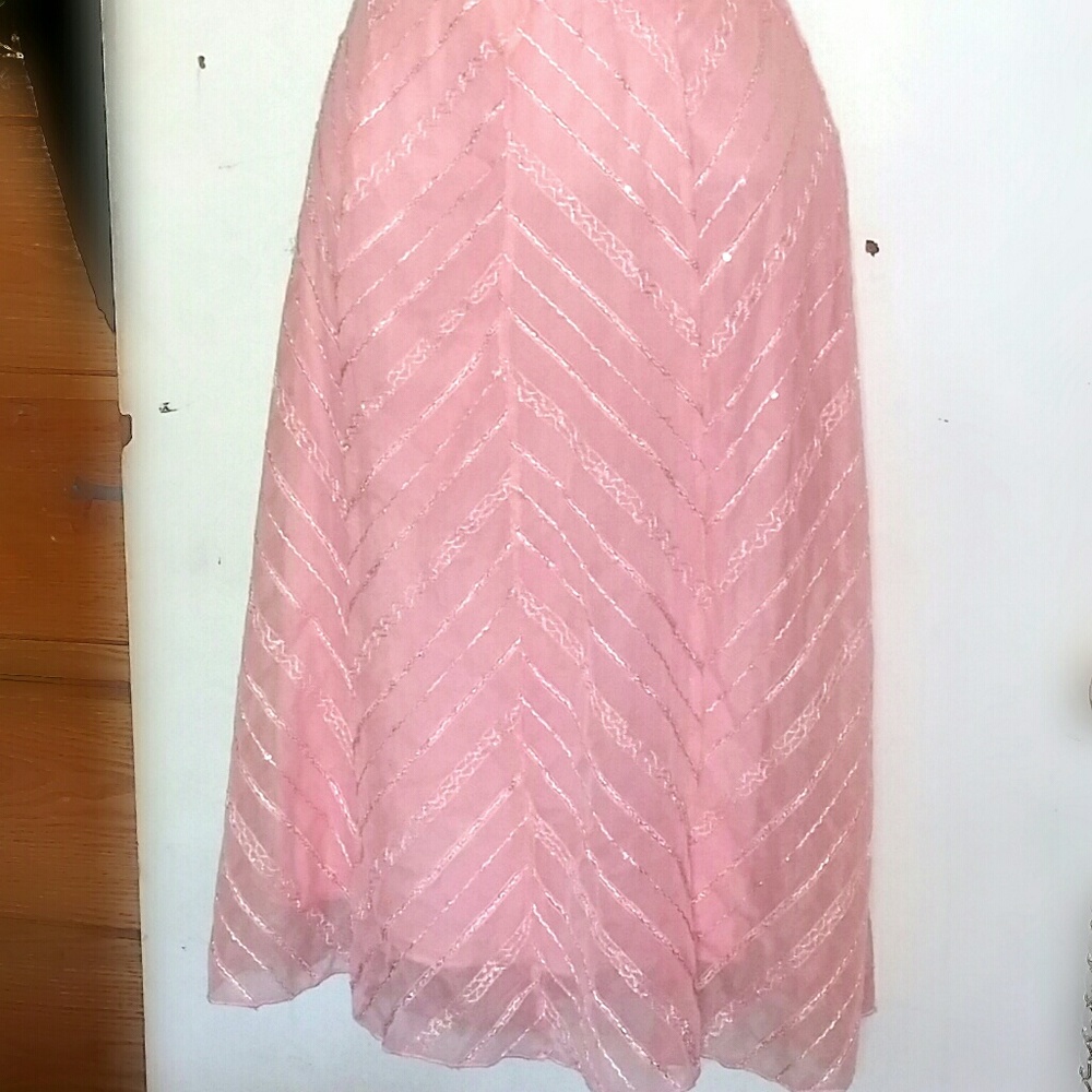 Size medium womens pink beaded a line skirt calf l